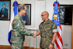 Altos-mandos-militares-de-RD-se-reune-con-oficiales-Comando-Sur-de-EE-UU-buscan-mejorar-carrera-suboficiales-dominicanos-5-1