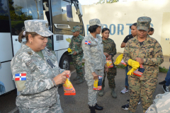 Cuerpo-Medico-y-Sanidad-militar-de-las-FF-AA-realizan-jornada-de-reciclaje-de-plasticos-4-scaled