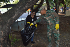 Cuerpo-Medico-y-Sanidad-militar-de-las-FF-AA-realizan-jornada-de-reciclaje-de-plasticos-6-scaled