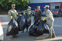 Cuerpo-Medico-y-Sanidad-militar-de-las-FF-AA-realizan-jornada-de-reciclaje-de-plasticos-8-scaled