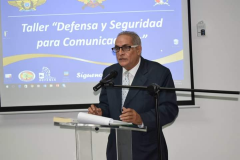 El-Ministerio-de-Defensa-felicita-a-Manuel-Quiroz-por-ganar-Premio-Nacional-de-Periodismo-2024-1