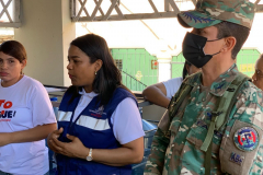 En-apoyo-a-las-autoridades-de-salud-Militares-continuan-operativos-contra-el-dengue-en-sector-de-Arroyo-Hondo-8