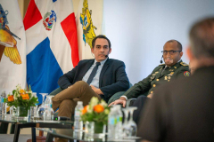 En-el-Ministerio-de-Defensa-expertos-analizan-el-rol-estrategico-de-la-industria-militar-4