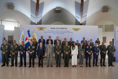 En-el-Ministerio-de-Defensa-expertos-analizan-el-rol-estrategico-de-la-industria-militar-8