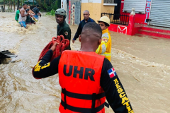 FF.AA-mantienen-hombres-y-equipos-en-labores-de-asistencia-en-lugares-afectados-por-lluvias-del-disturbio-tropical-9