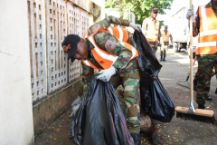 Miembros-de-la-COMIPOL-realizan-jornada-de-limpieza-por-el-entorno-del-Ministerio-de-Obras-Publicas-y-la-Plaza-de-la-Salud-8