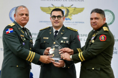 Ministerio-de-Defensa-a-traves-de-UNADE-gradua-192-nuevos-medicos-especialistas-en-hospitales-militares-universitarios-de-las-Fuerzas-Armadas-1 Ministerio-de-Defensa-a-traves-de-UNADE-gradua-192-nuevos-medicos-especialistas-en-hospitales-militares-universitarios-de-las-Fuerzas-Armadas-1
