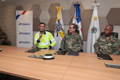 Ministerio-de-Defensa-Cemex-y-Escuelas-Vocacionales-firman-acuerdo-para-pasantias-de-jovenes-tecnicos-de-San-Pedro-de-Macoris-5