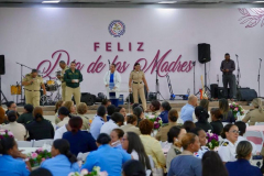 Ministerio-de-Defensa-y-ADEOFA-reconocen-el-heroismo-de-las-madres-militares-dominicanas-17