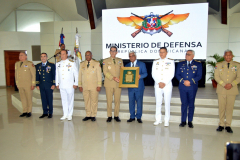 Ministerio-Defensa-reconoce-aportes-Burgos-Gomez-a-las-instituciones-armadas-del-pais-2