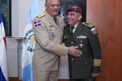 Ministro-de-Defensa-condecora-agregado-Militar-de-Guatemala-5