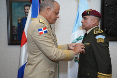 Ministro-de-Defensa-condecora-agregado-Militar-de-Guatemala-6