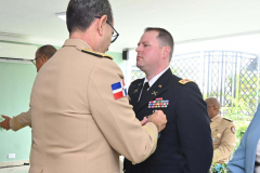 Ministro-de-Defensa-Diaz-Morfa-condecora-a-militares-Jefes-de-misiones-Embajada-EEUU-en-RD-10