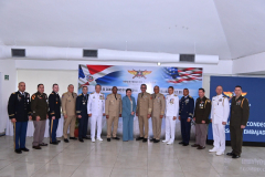 Ministro-de-Defensa-Diaz-Morfa-condecora-a-militares-Jefes-de-misiones-Embajada-EEUU-en-RD-11