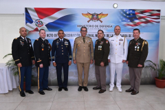 Ministro-de-Defensa-Diaz-Morfa-condecora-a-militares-Jefes-de-misiones-Embajada-EEUU-en-RD-3