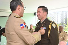 Ministro-de-Defensa-Diaz-Morfa-condecora-a-militares-Jefes-de-misiones-Embajada-EEUU-en-RD-6
