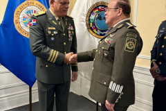 Ministro-de-Defensa-fortalece-lazos-estrategicos-en-Washington-y-recibe-importante-reconocimiento-internacional-1