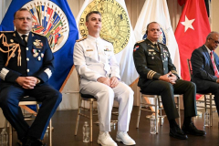 Ministro-de-Defensa-fortalece-lazos-estrategicos-en-Washington-y-recibe-importante-reconocimiento-internacional-10