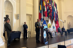 Ministro-de-Defensa-fortalece-lazos-estrategicos-en-Washington-y-recibe-importante-reconocimiento-internacional-12