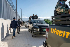 Ministros-de-Defensa-y-Administrativo-de-la-Presidencia-supervisan-construccion-de-mercados-binacionales-en-la-frontera-RD-Haiti-5