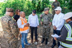 Ministros-de-Defensa-y-Administrativo-de-la-Presidencia-supervisan-construccion-de-mercados-binacionales-en-la-frontera-RD-Haiti-8