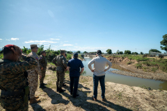 Ministros-Paliza-y-Fernandez-Onofre-supervisan-construccion-de-verja-perimetral-entre-RD-y-Haiti-obra-esta-avanzada-en-un-84-en-su-primera-etapa-6-scaled