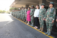 Mujeres-militares-son-homenajeadas-por-el-Dia-Internacional-de-la-Mujer-durante-la-tradicional-Izada-de-Bandera-5