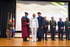 Oficial-Superior-de-las-Fuerzas-Armadas-de-Republica-Dominicana-se-gradua-con-Honores-en-los-EE.-UU.-3