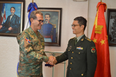 Presentan-al-ministro-defensa-dominicano-el-primer-agregado-de-Defensa-de-la-Republica-Popular-China-en-la-RD-8
