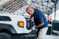 Presidente-Abinader-inaugura-moderna-planta-de-ensamblaje-de-vehiculos-en-San-Cristobal-12-scaled