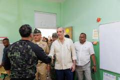 Presidente-Abinader-inicia-supervision-operativo-medico-de-accion-civica-que-realiza-el-Ministerio-de-Defensa-que-impactara-mas-de-2500-personas-con-150-medicos-especialistas-2