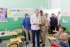 Presidente-Abinader-inicia-supervision-operativo-medico-de-accion-civica-que-realiza-el-Ministerio-de-Defensa-que-impactara-mas-de-2500-personas-con-150-medicos-especialistas-5