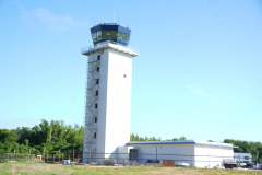 Presidente-Abinader-supervisa-avances-ensamblaje-de-aviones-TP-75-Dulus-en-Base-Aerea-de-San-Isidro-3-scaled