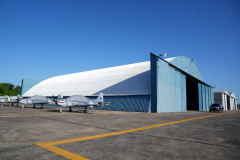 Presidente-Abinader-supervisa-avances-ensamblaje-de-aviones-TP-75-Dulus-en-Base-Aerea-de-San-Isidro-5-scaled