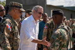 Presidente-Abinader-supervisa-despliegue-militar-y-controles-migratorios-en-la-frontera-8-scaled