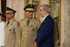 Presidente-Luis-Abinader-recibe-oficiales-promociones-de-las-Fuerzas-Armadas-y-la-Policia-Nacional-4