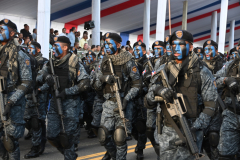 Unos-10500-militares-y-policias-desfilan-en-malecon-de-Santo-Domingo-por-180-Aniversario-de-la-Independencia-Nacional-13