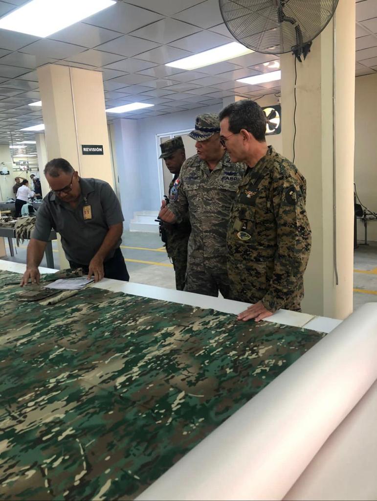 Jugar con cache abrigo Industria Militar inicia confección uniformes con tela para uso exclusivo  de las Fuerzas Armadas - Ministerio de Defensa de República Dominicana