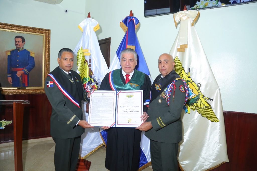 Otorgan-titulos-Honoris-Causa-en-Ciencias-Militares-a-Soto-Jimenez-y-Noble-Espejo-8