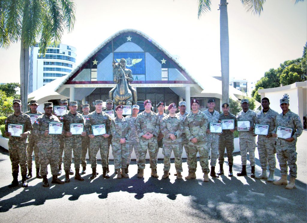 Militares dominicanos participan en curso sobre las relaciones con la sociedad civil