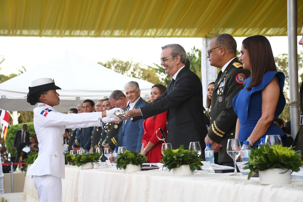 Presidente-de-la-Republica-encabeza-Sexagesima-Primera-Graduacion-Ordinaria-Academia-Militar-Batalla-de-las-Carreras-del-Ejercito-de-Republica-Dominicana-1