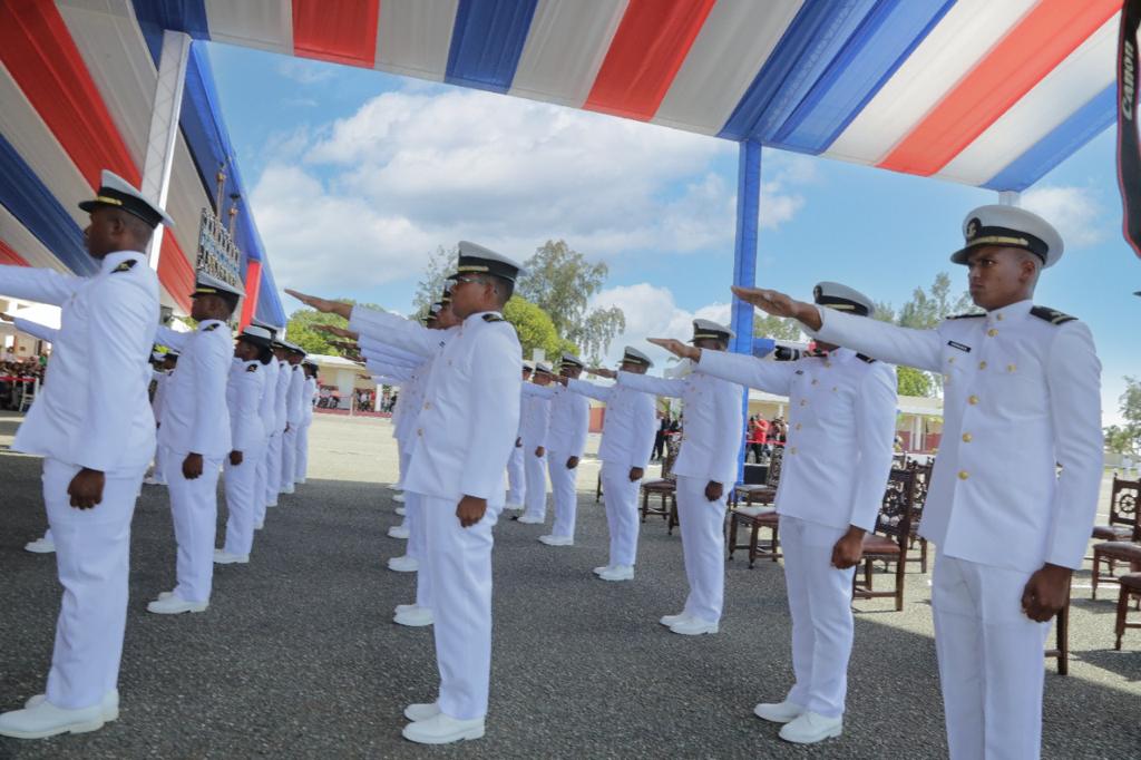 La Armada celebra Graduación de la LXXI Promoción de Damas y Caballeros Guardiamarinas 14