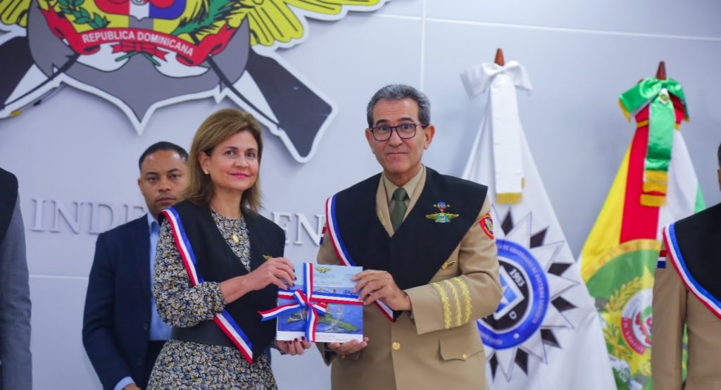 Vicepresidenta encabeza graduación de 5,295 civiles y militares del INSUDE 123