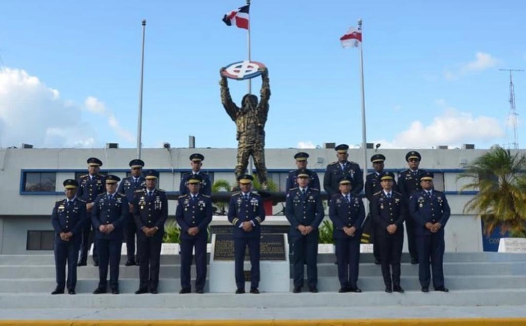 Comandante-General-FARD-recibe-a-XL-promocion-de-Cadetes-General-Jose-M.-Contreras-3