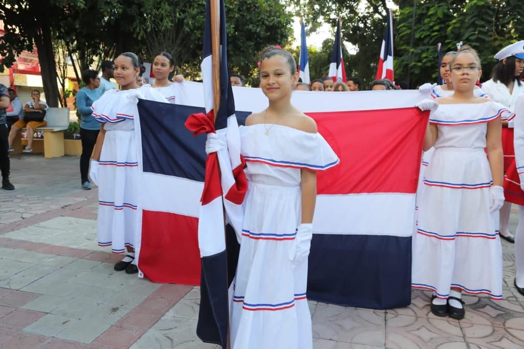 Con desfile cívico-militar y policial en Azua cierran actos por 179 aniversario Batalla 19 Marzo 14