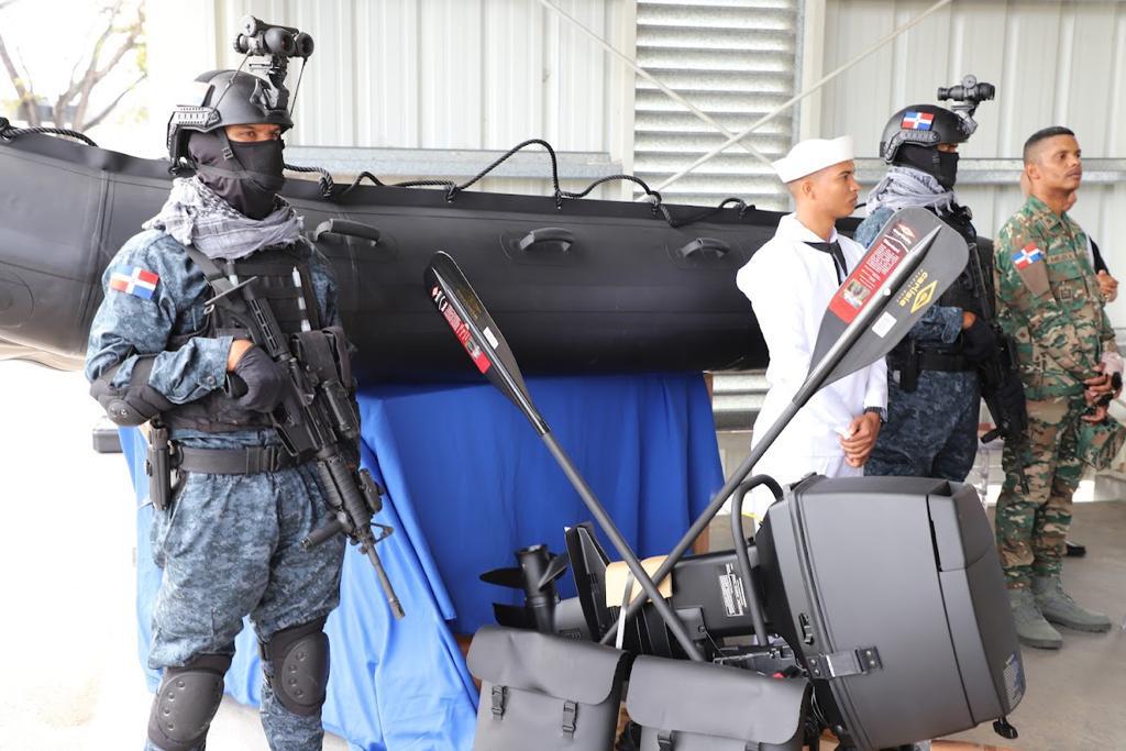 Gobierno de los Estados Unidos dona doce botes Zodiac a la Armada Dominicana 5