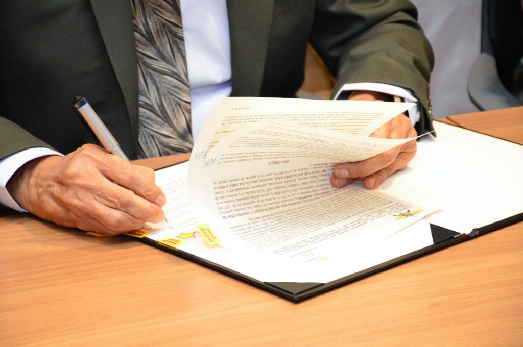 Ministerio de Defensa e IDOPPRIL firman convenio de Protección contra accidentes a miembros de las FF.AA. 3