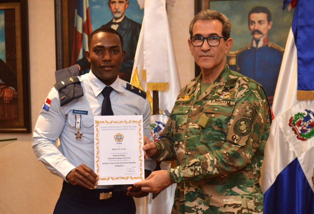 Fuerzas Armadas reconocen militares con “Medalla al mérito” por logros en evento deportivo internacional 3