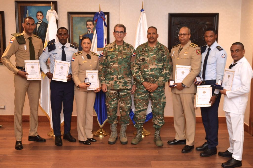 Fuerzas Armadas reconocen militares con “Medalla al mérito” por logros en evento deportivo internacional 6