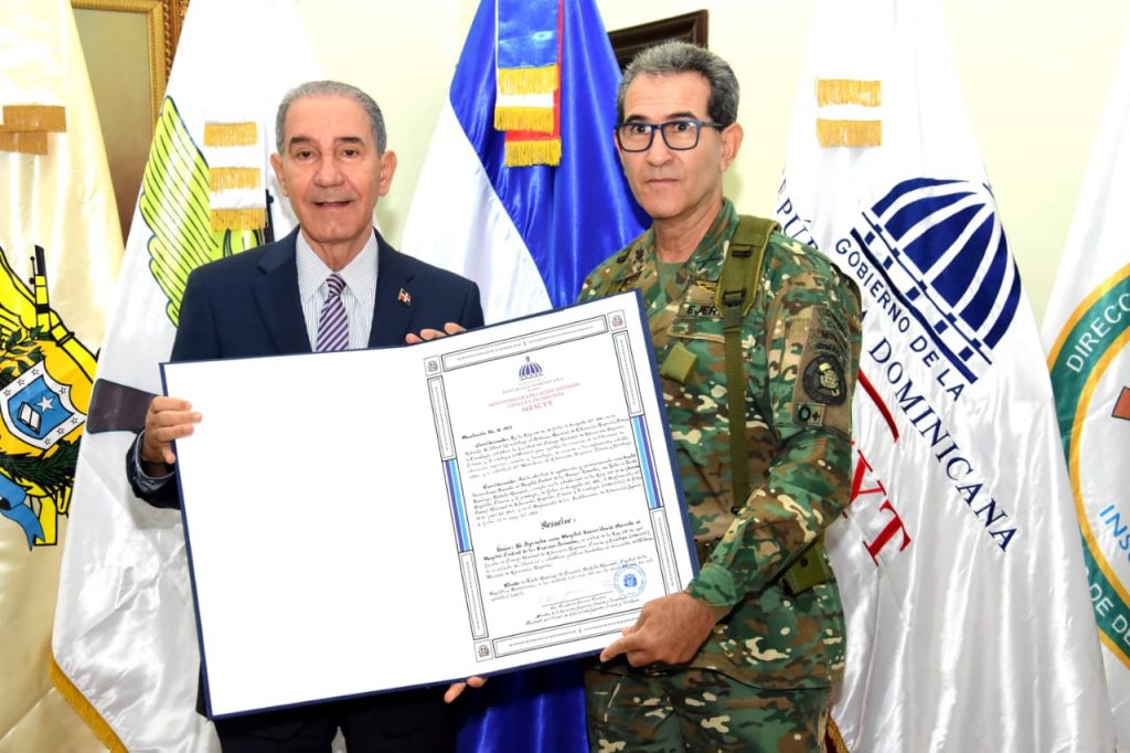 Hospitales militares reciben del MESCyT acreditación universitaria docente 4